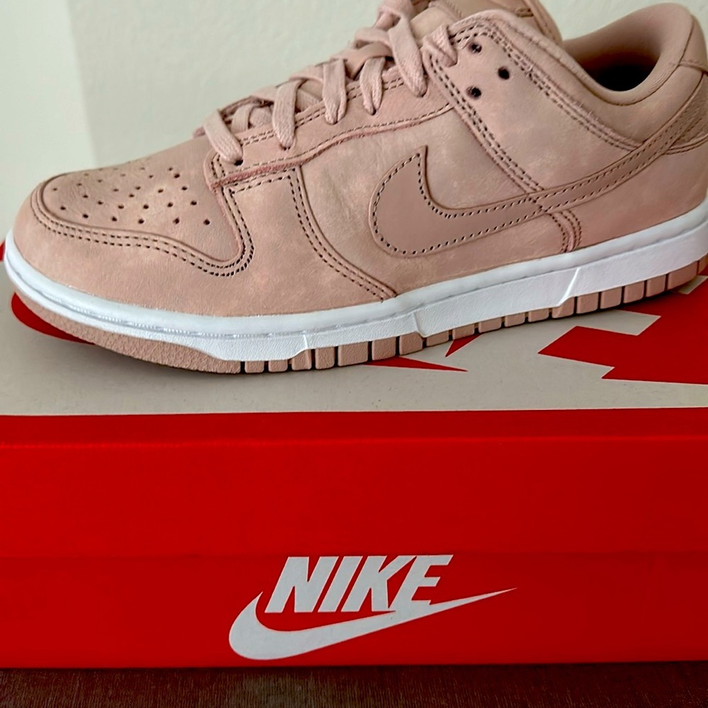 Nike Women’s Dunk Low PRM MF